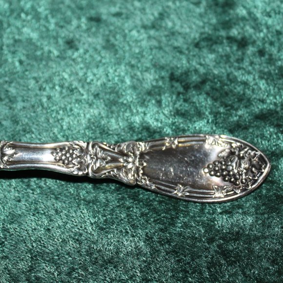 RARE Antique 1881 Rogers Flat Twisted Handle Master Butter Knife La Vigne - Picture 2 of 3